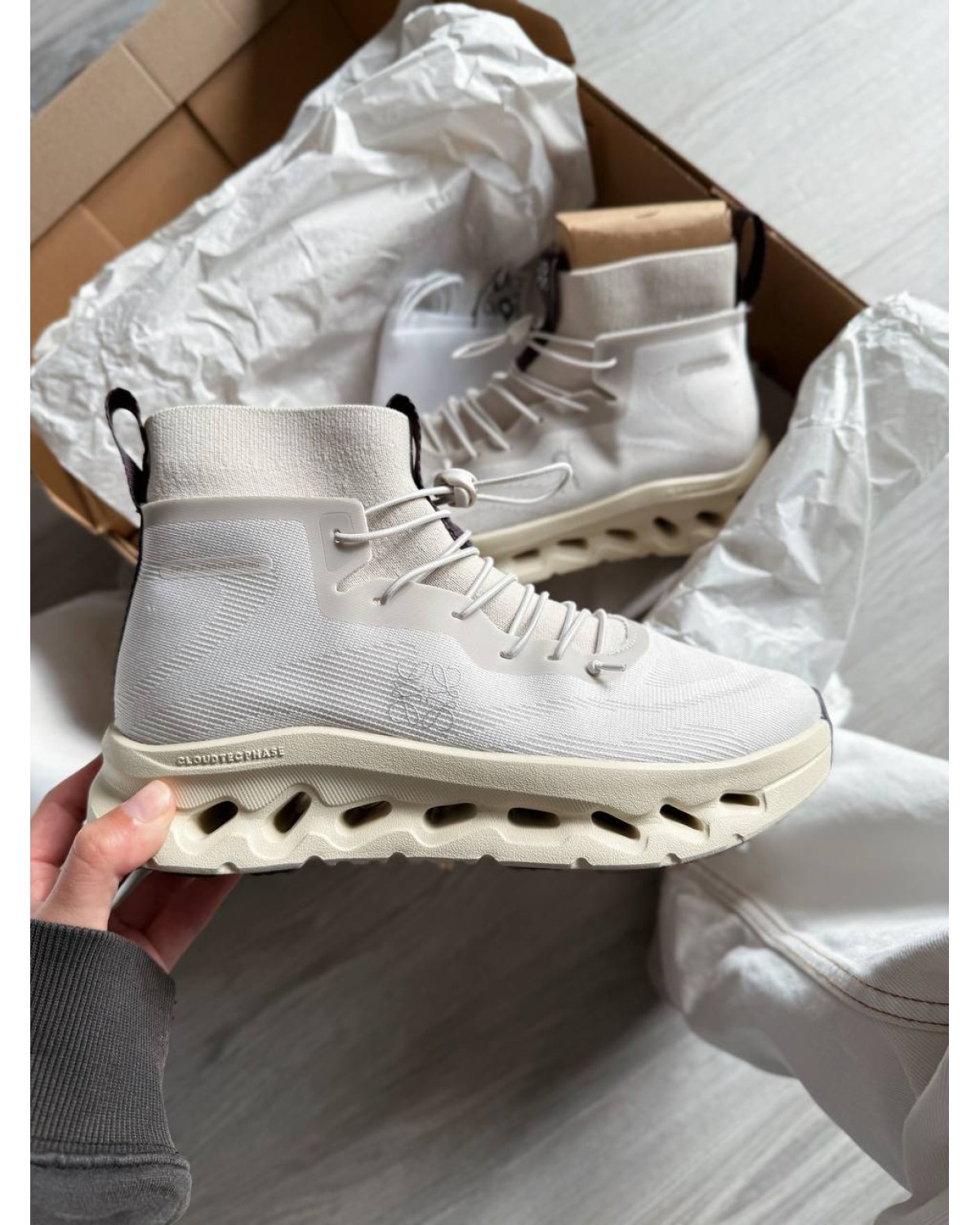 On Cloudtilt Hi Loewe Beige
