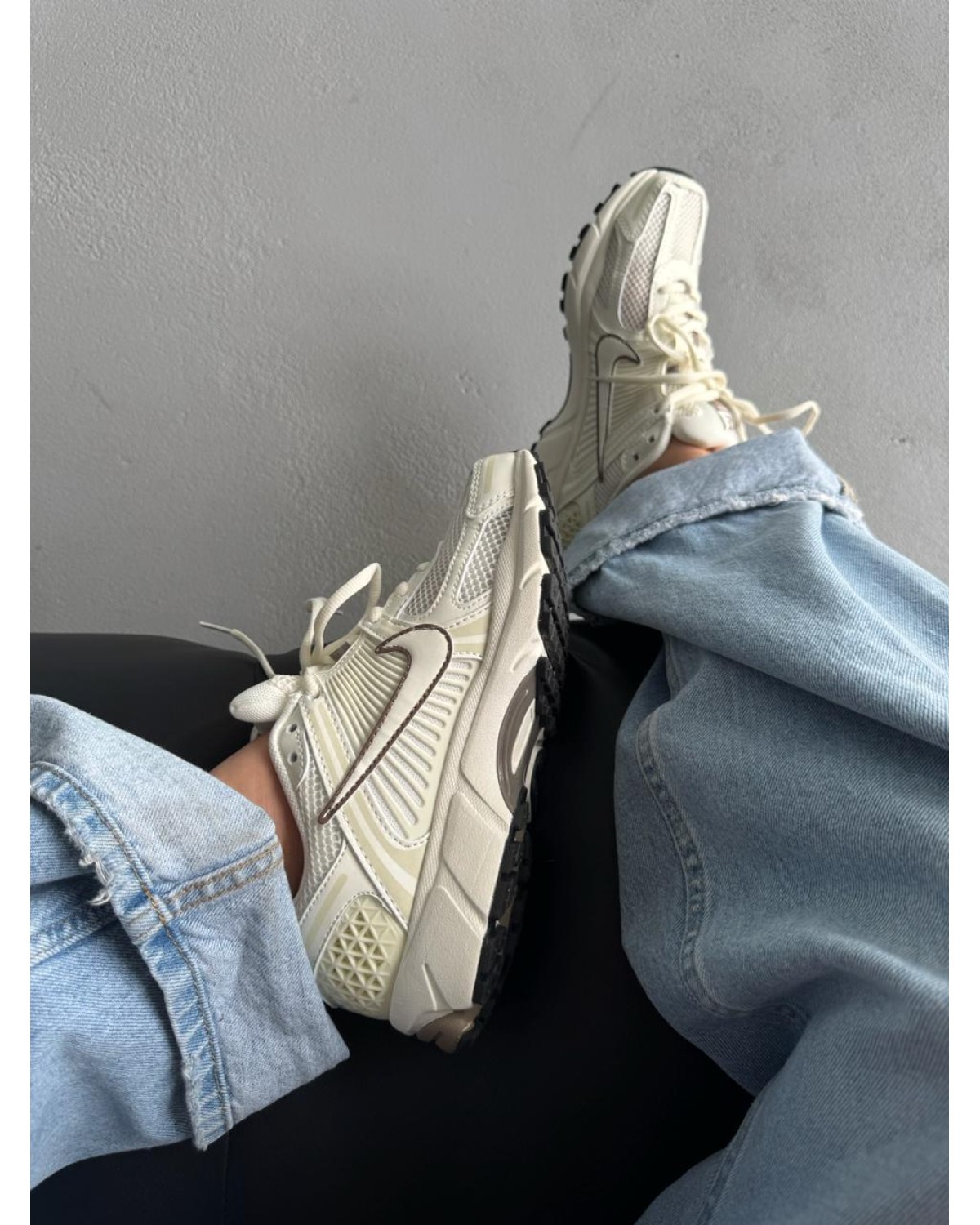 Nike Zoom Roam Vomero 5 Sail Mink Brown
