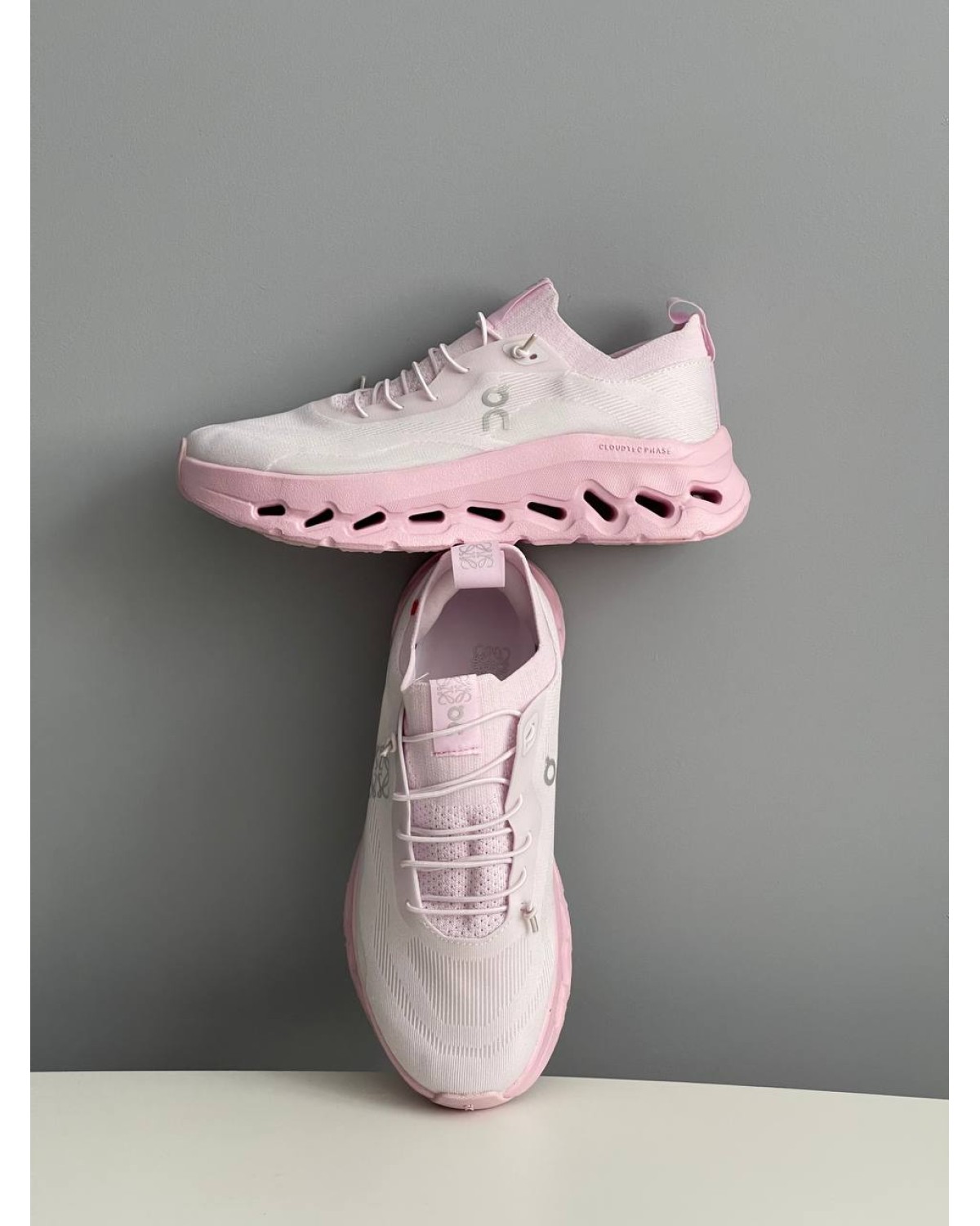 ON Running Cloudtilt x Loewe Pale Pink