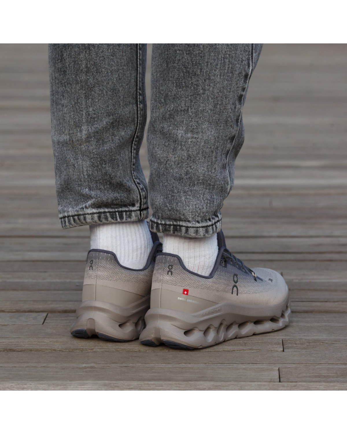 ON Cloudtilt Beige Grey
