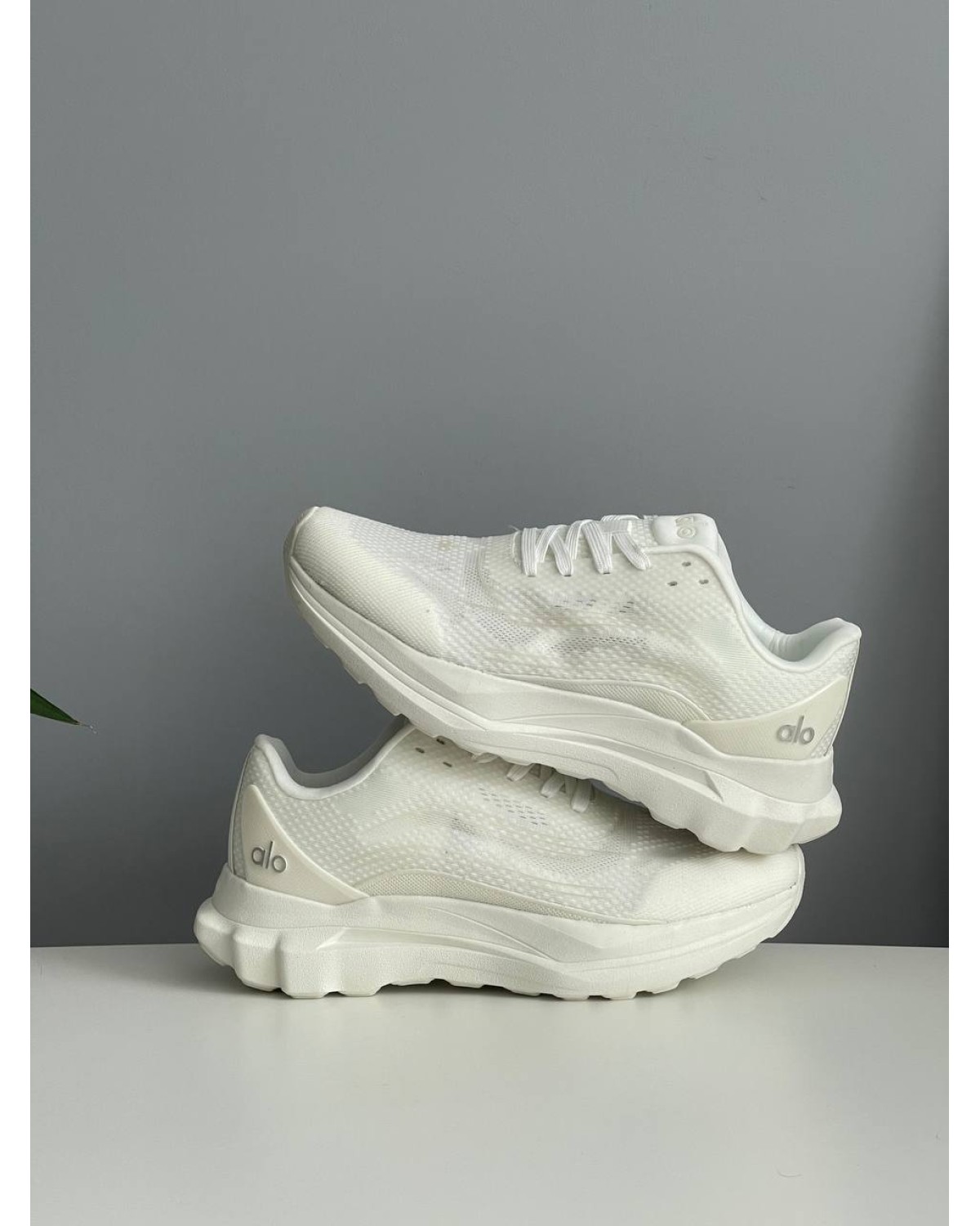 Alo Yoga Runner White