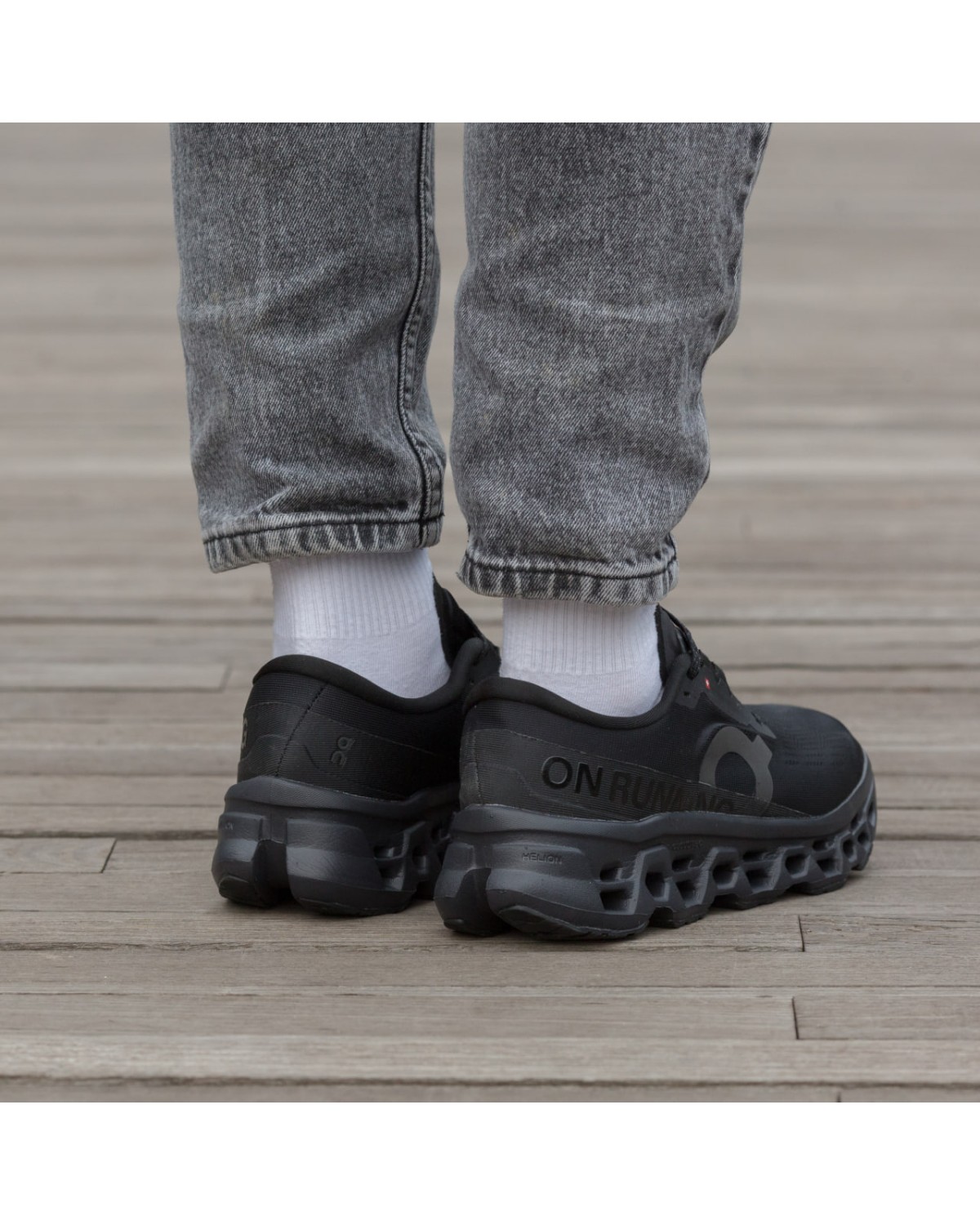 On Cloudtilt Cloudrunner Black