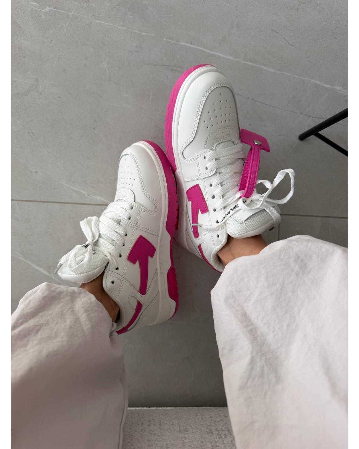Off-White Out of Office White Fuchsia