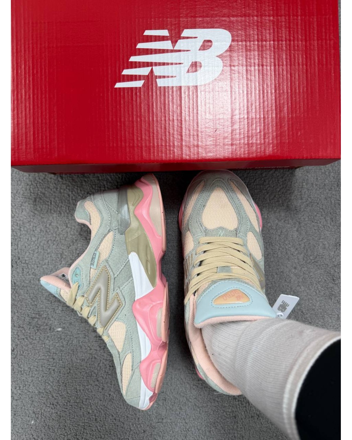 New Balance 9060 Beige Pink Gore Tex Thermo New Balance 9060 Beige Pink Gore Tex Thermo