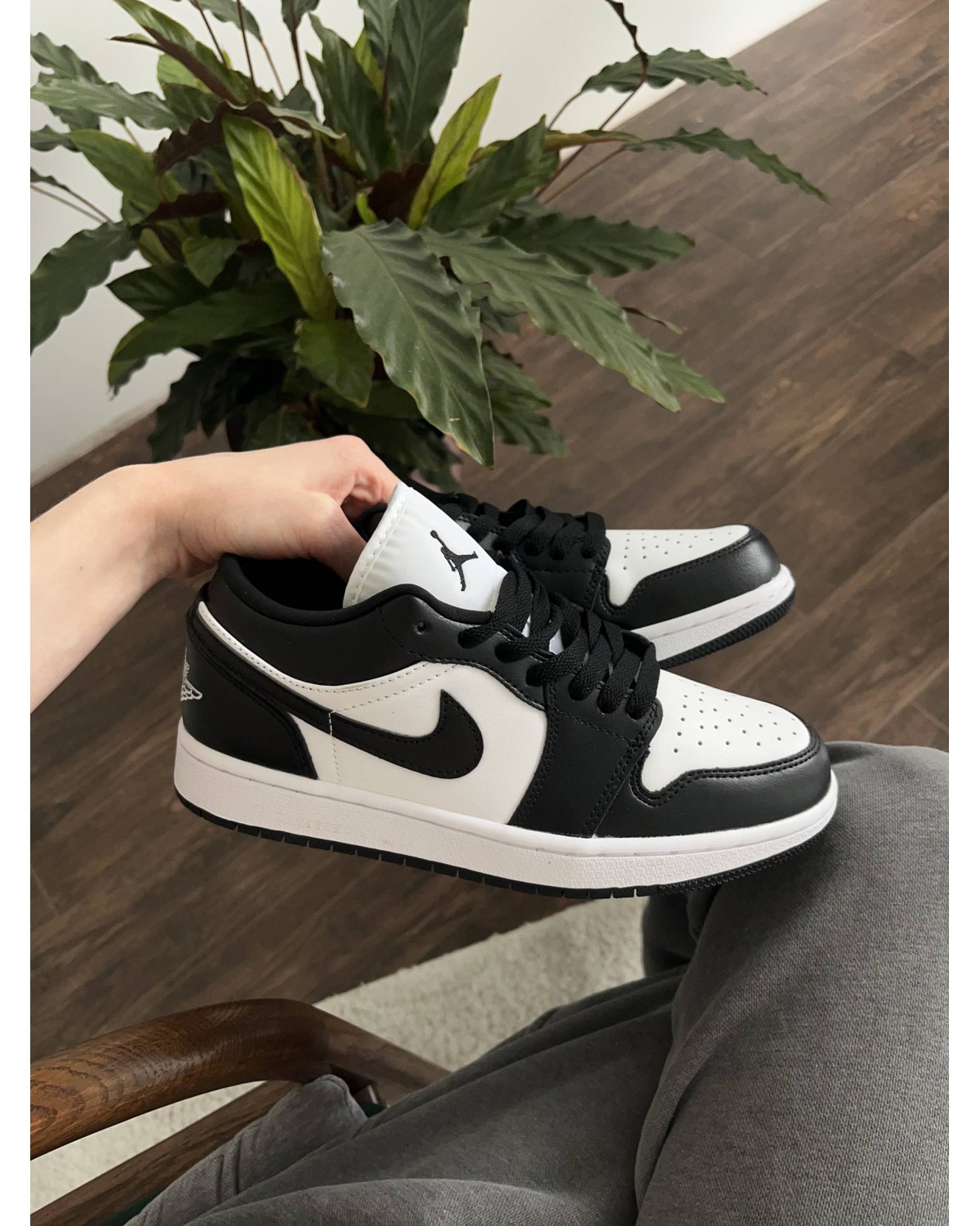 Jordan 1 Low Black White