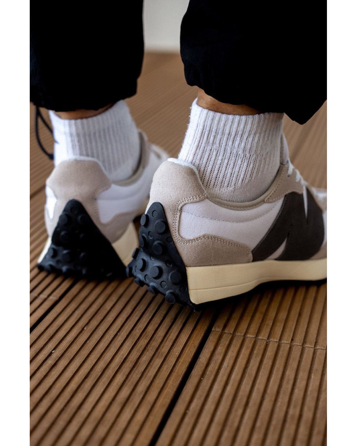 New Balance 327 White/Black/Grey