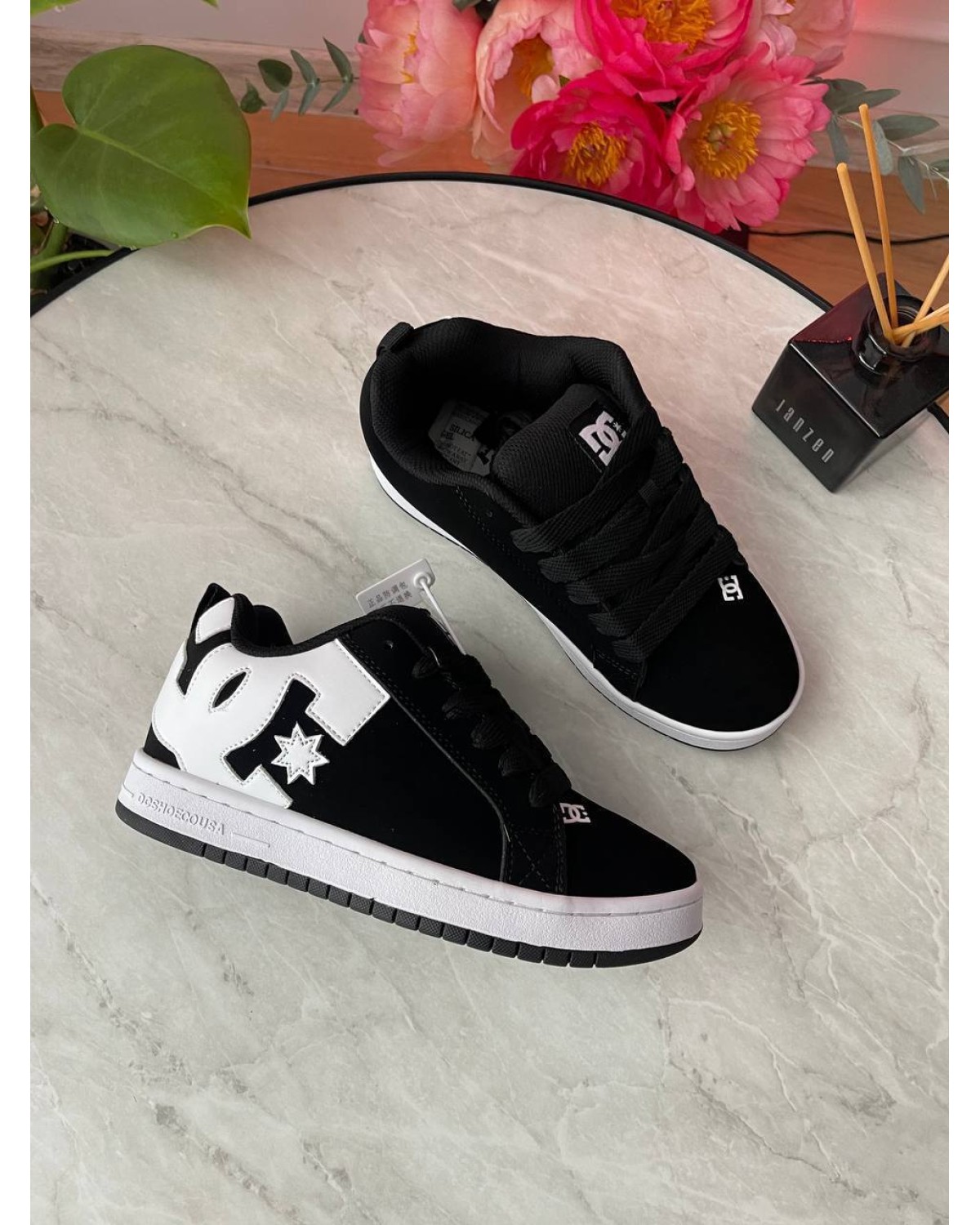 DC Court Graffik 300529