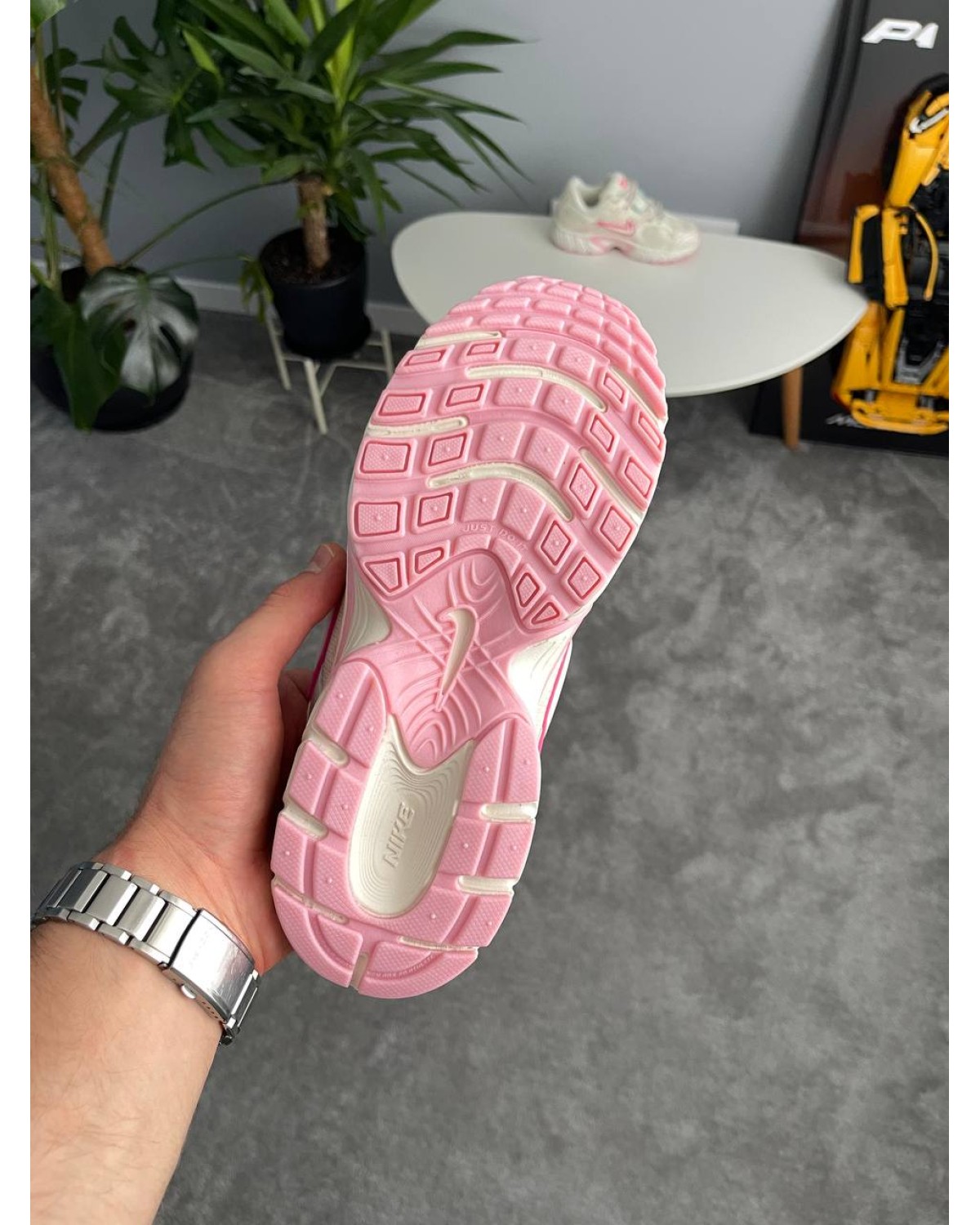 Nike V5 RNR Beige Pink Nike V5 RNR Beige Pink