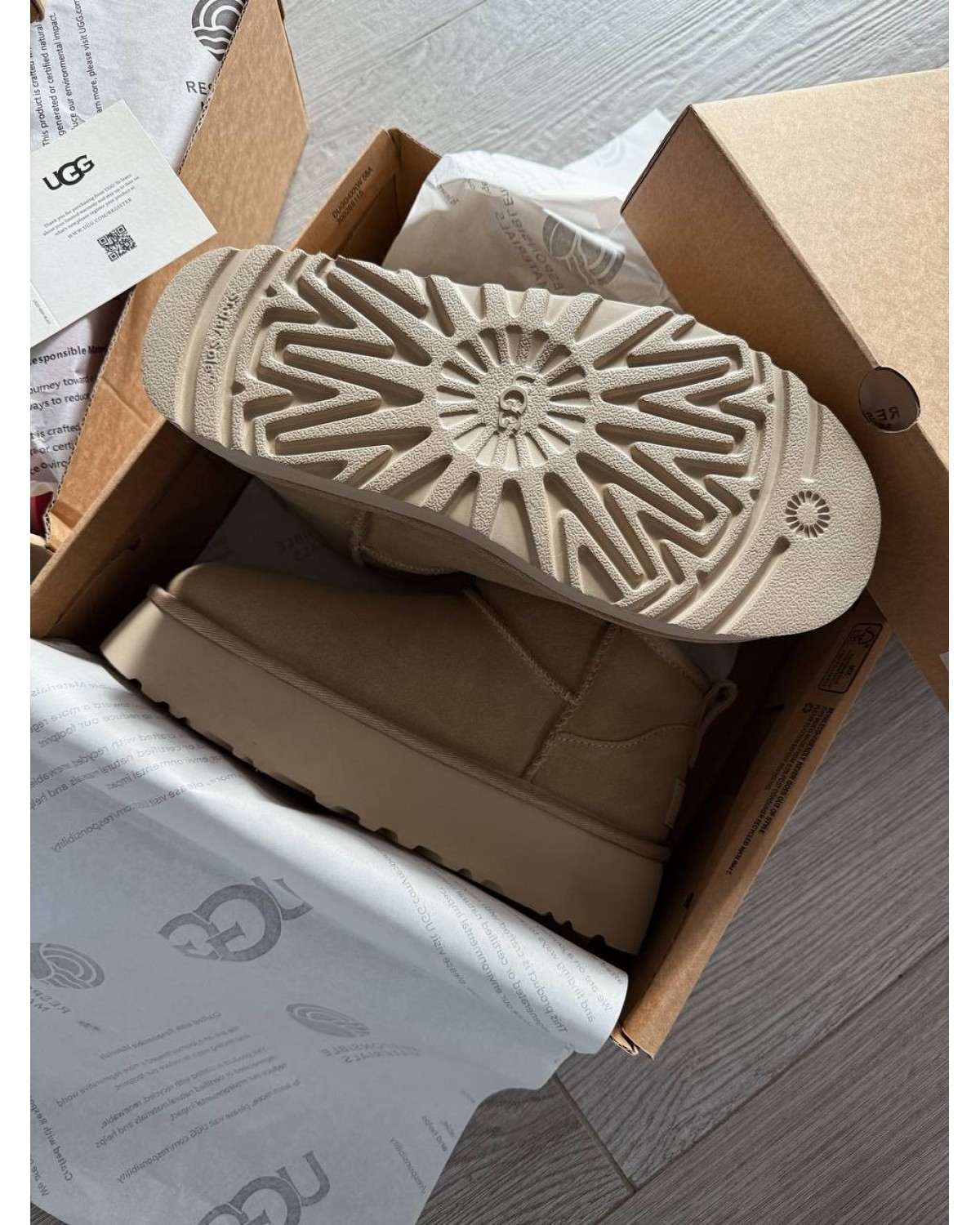 Ugg Classic Ultra Mini Platform Sand