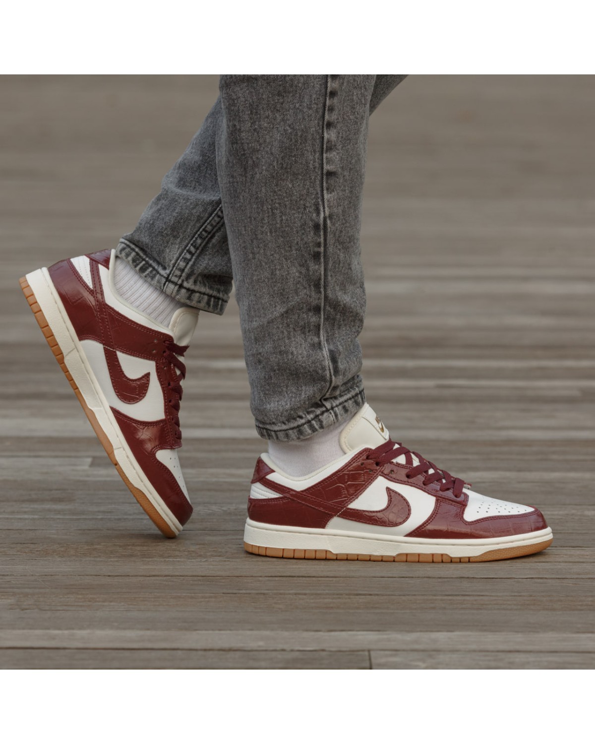 Nike Sb Dunk Burgundy