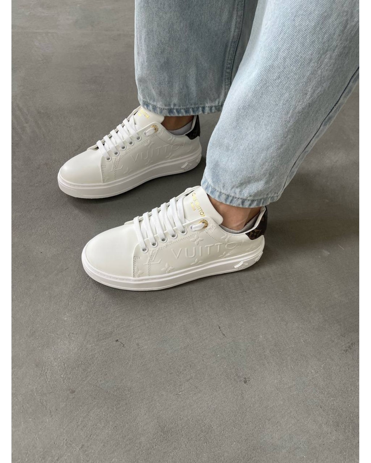 Louis Vuitton Time Out White Premium