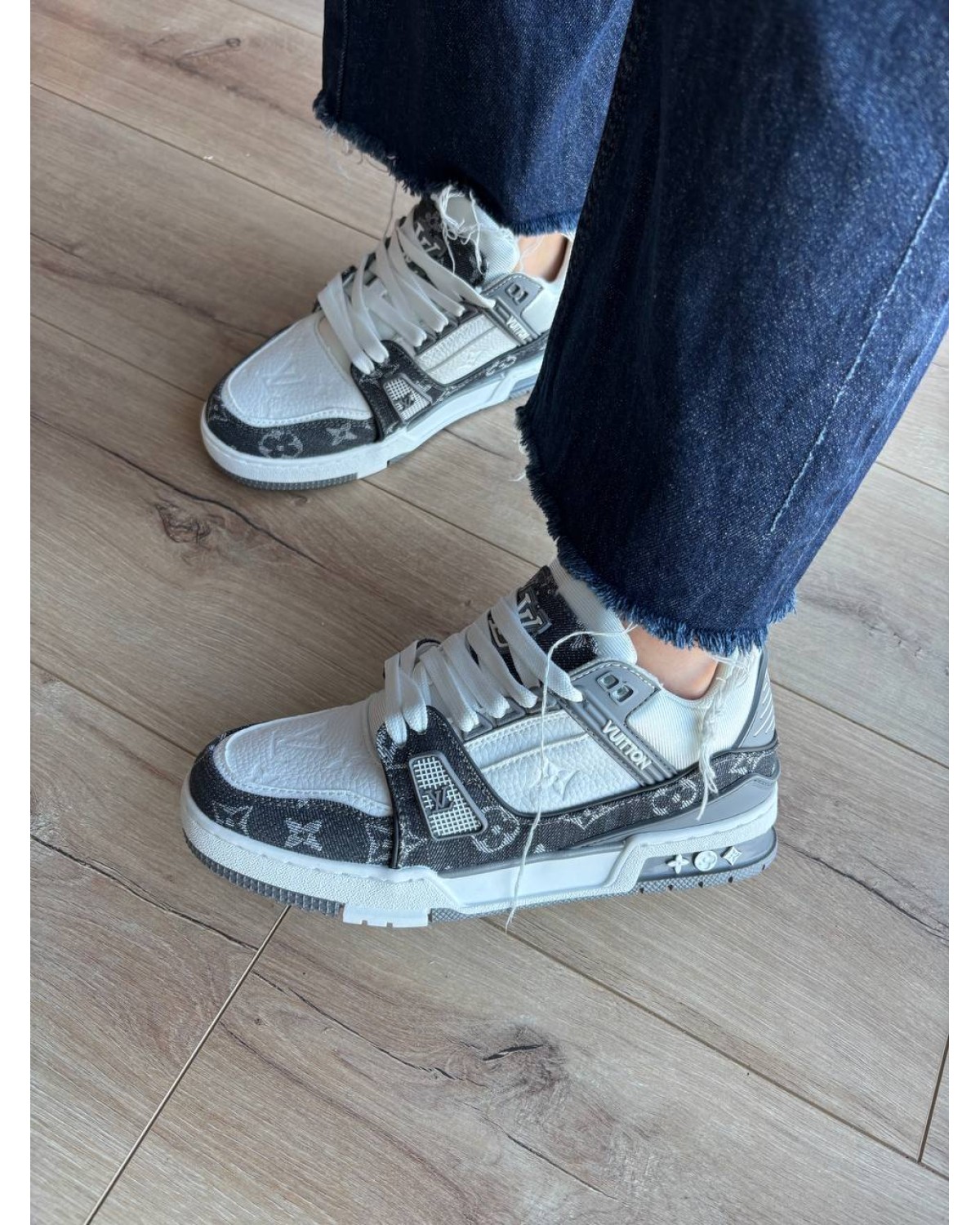 Louis Vuitton Trainer Grey White