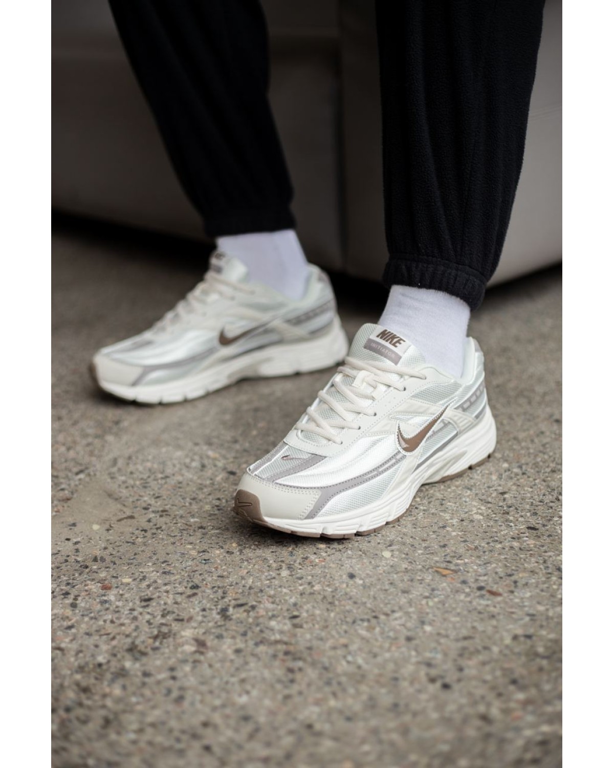 Nike Initiator White/Grey/Beige