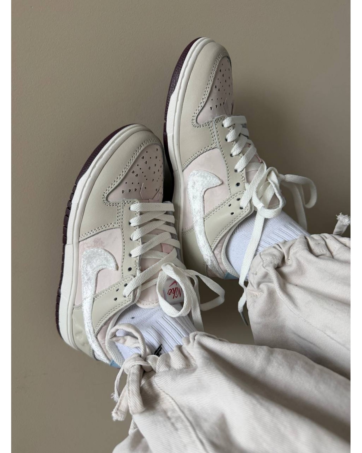 Nike Dunk Low "Valentine's Day"