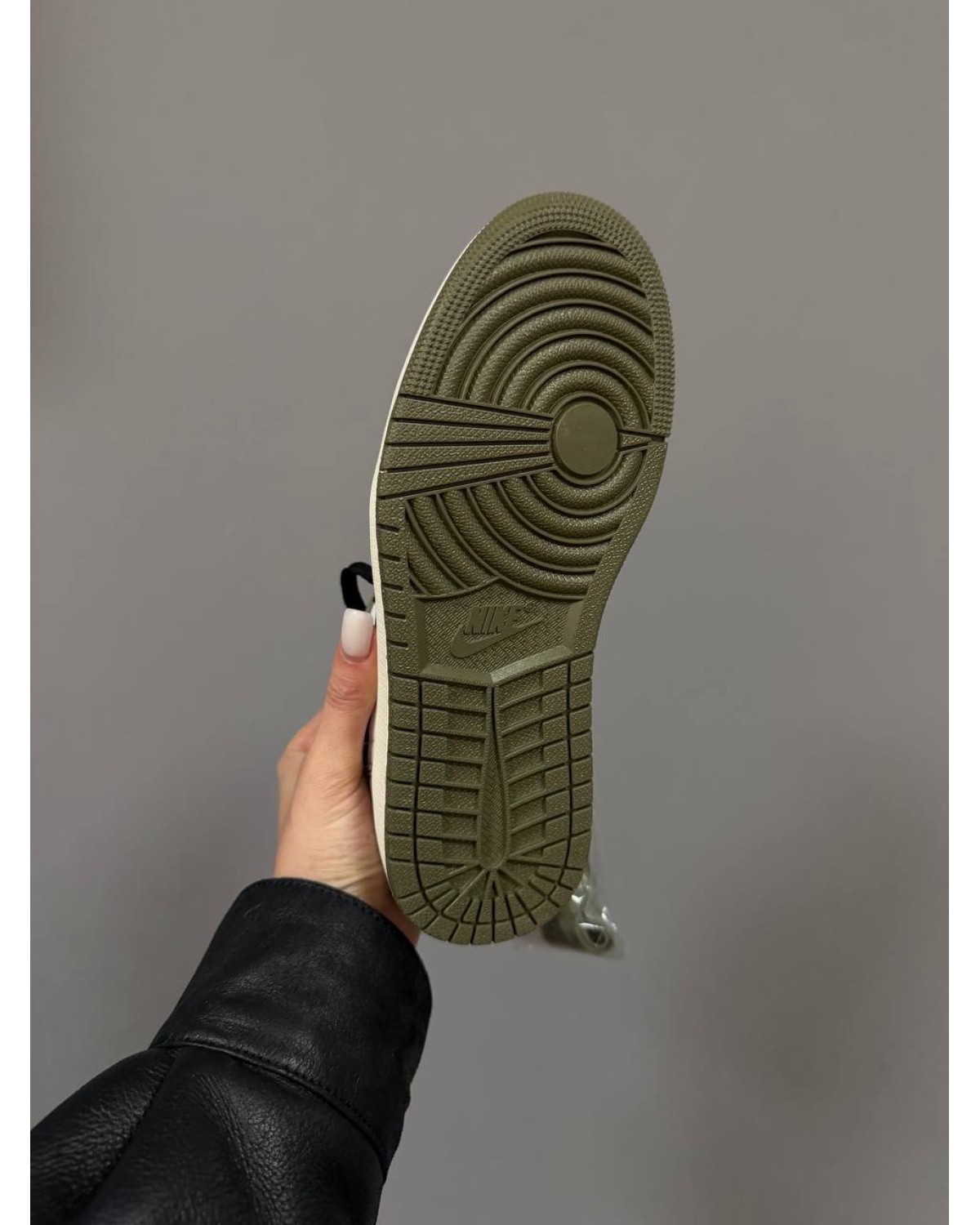 Air Jordan Retro 1 Medium Olive