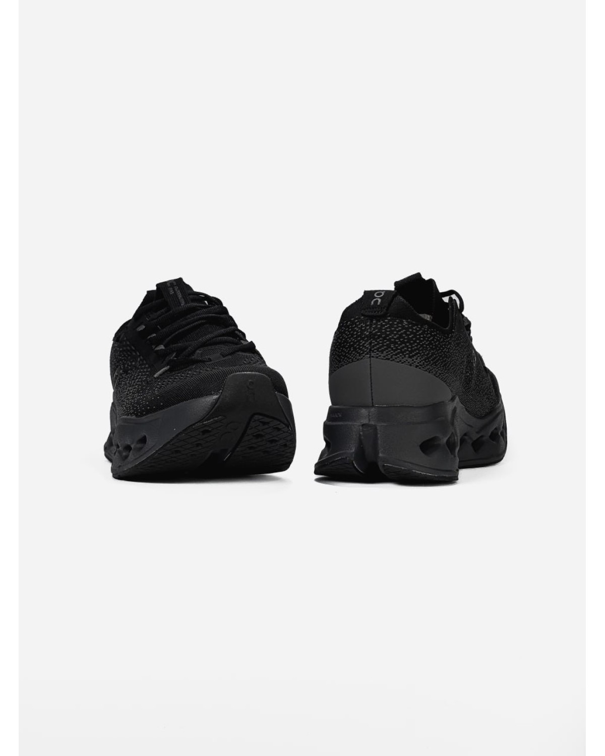 On Running Cloudsurfer Max Black