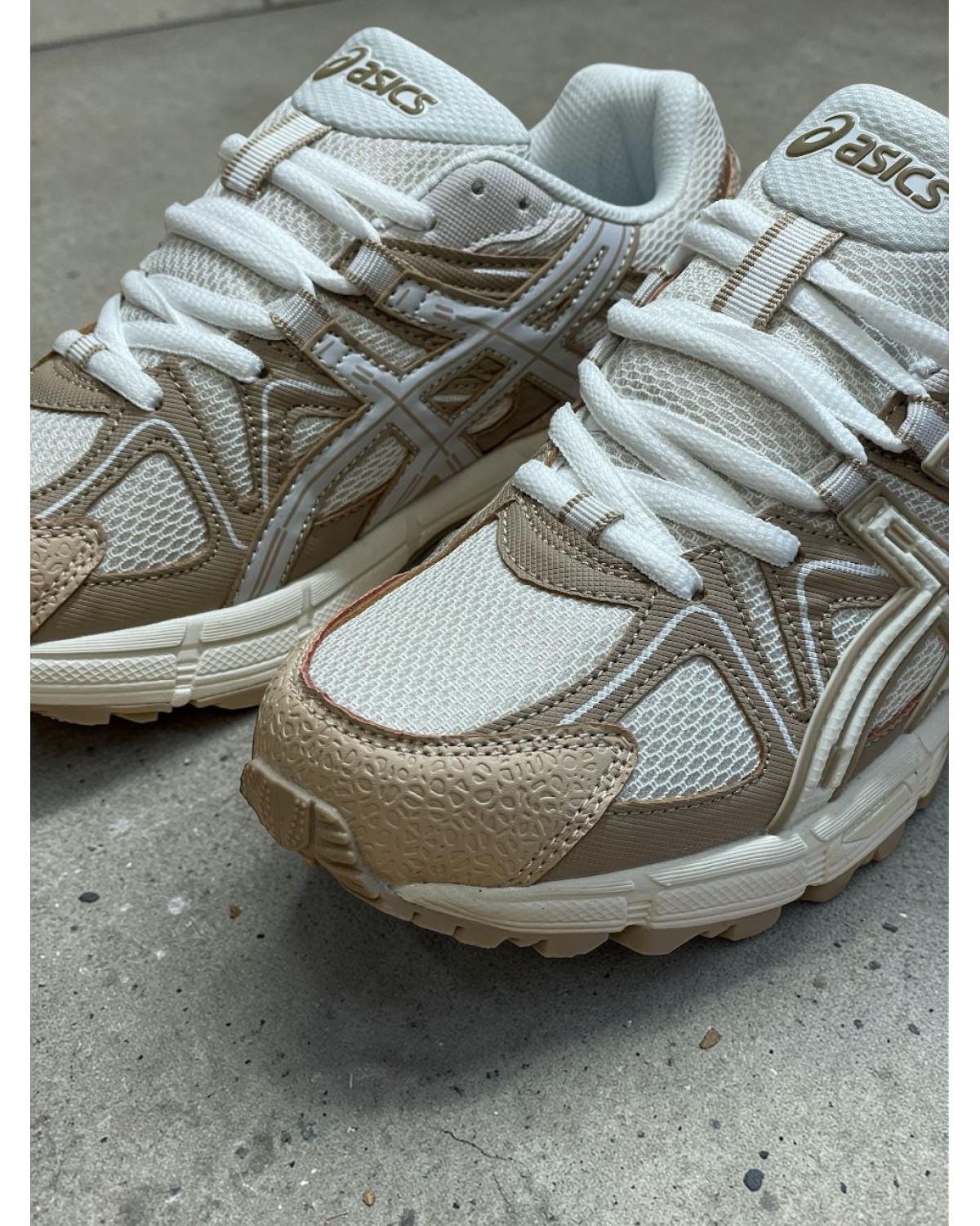 Asics Gel Kahana 8 Beige