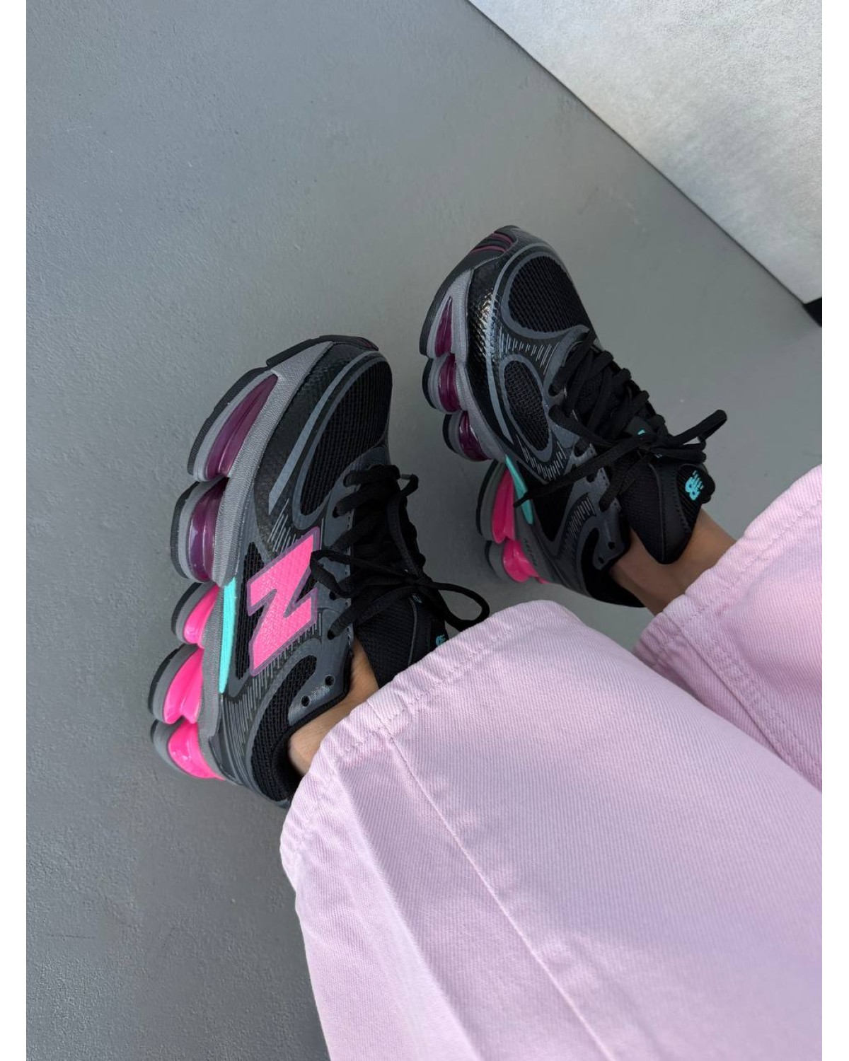 New Balance 2000 Black/Pink/Blue