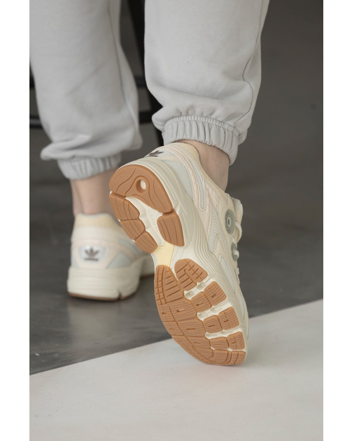 Adidas Astir Beige