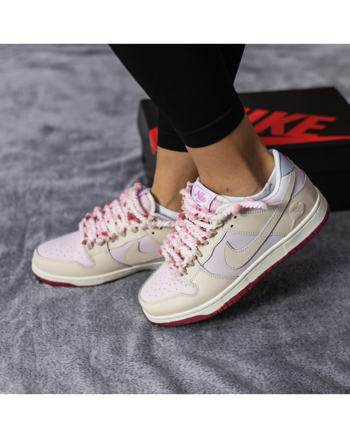 Nike Dunk Low "Valentine's Day" Nike Dunk Low "Valentine's Day"