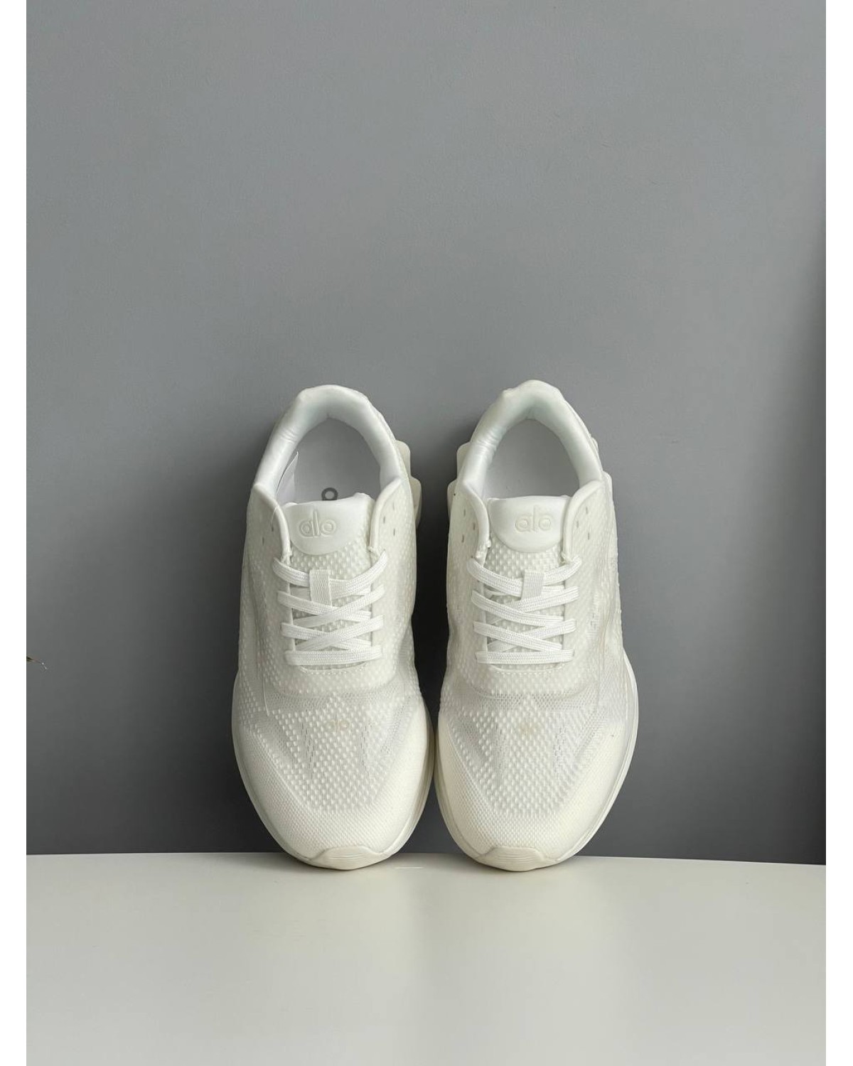 Alo Yoga Runner White