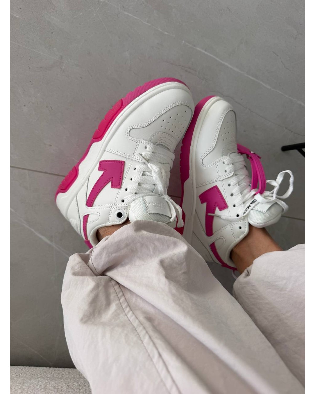 Off-White Out of Office White Fuchsia