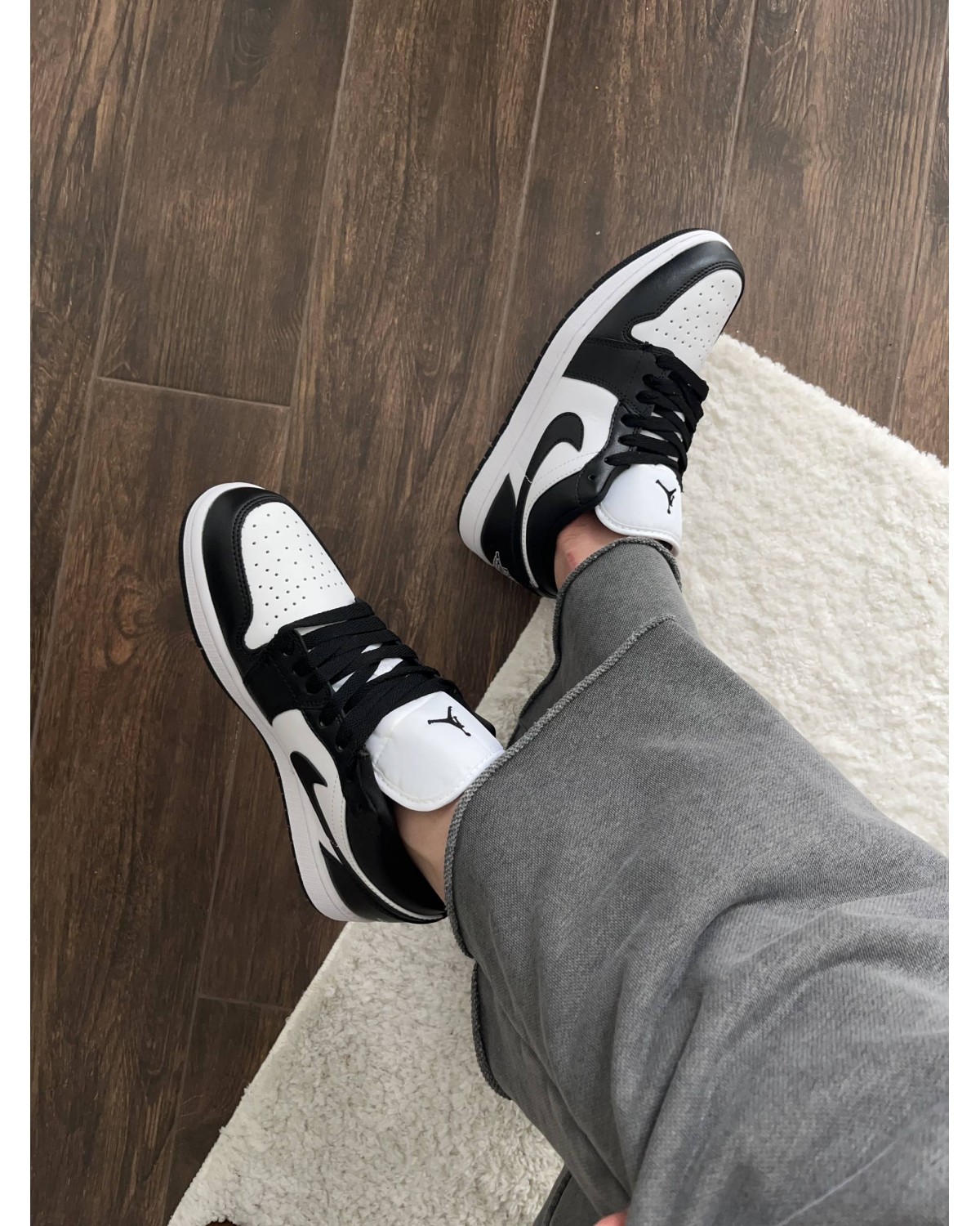 Jordan 1 Low Black White