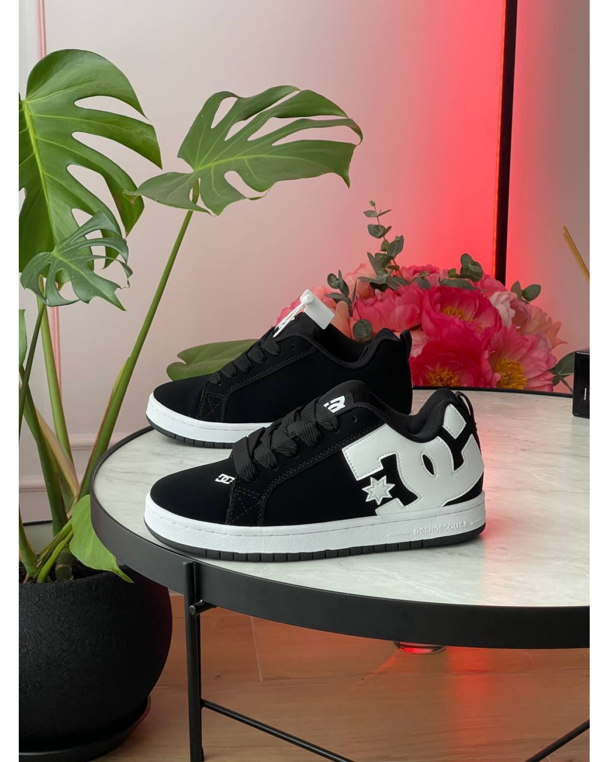 DC Court Graffik 300529