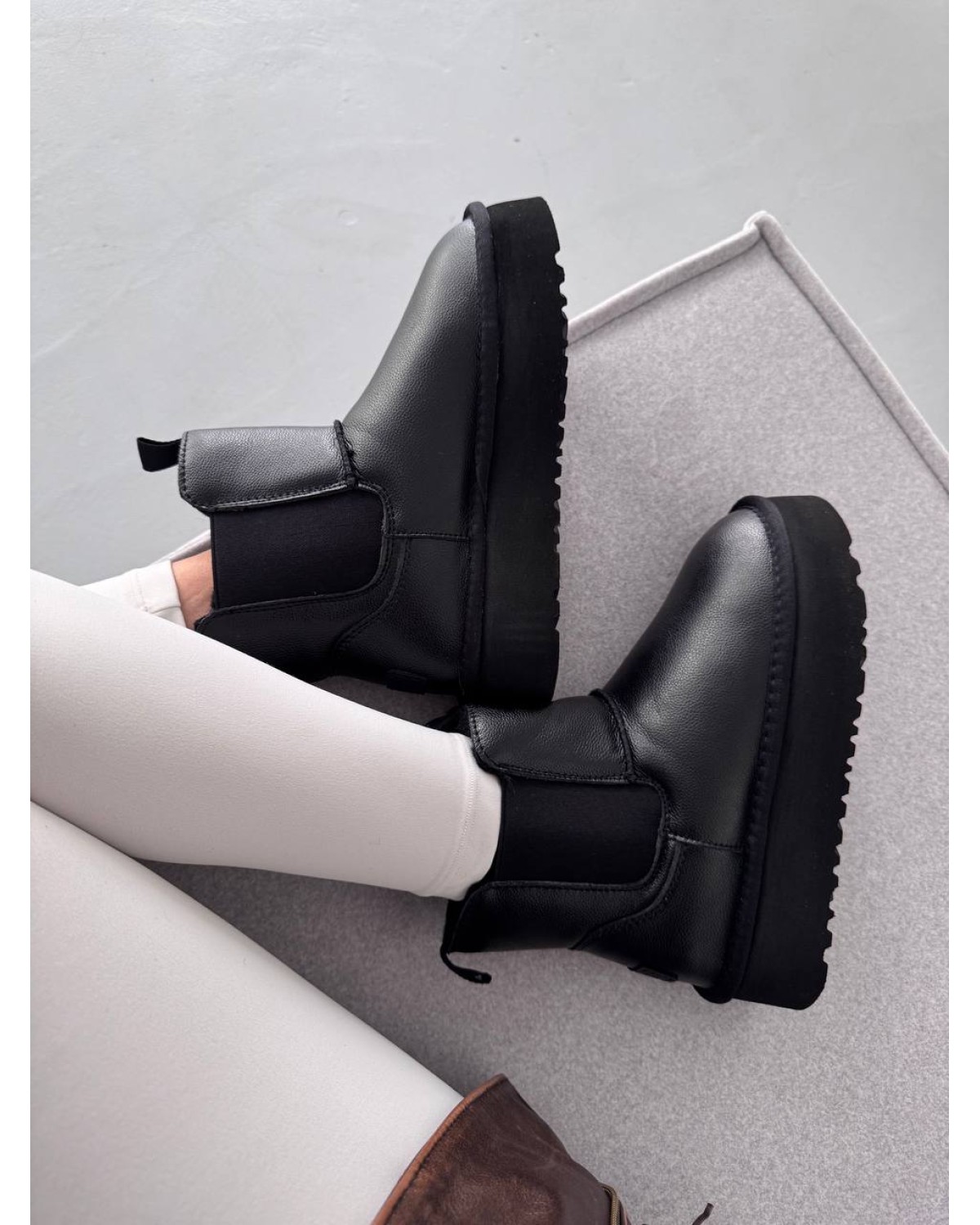 Ugg Chelsea Black Leather