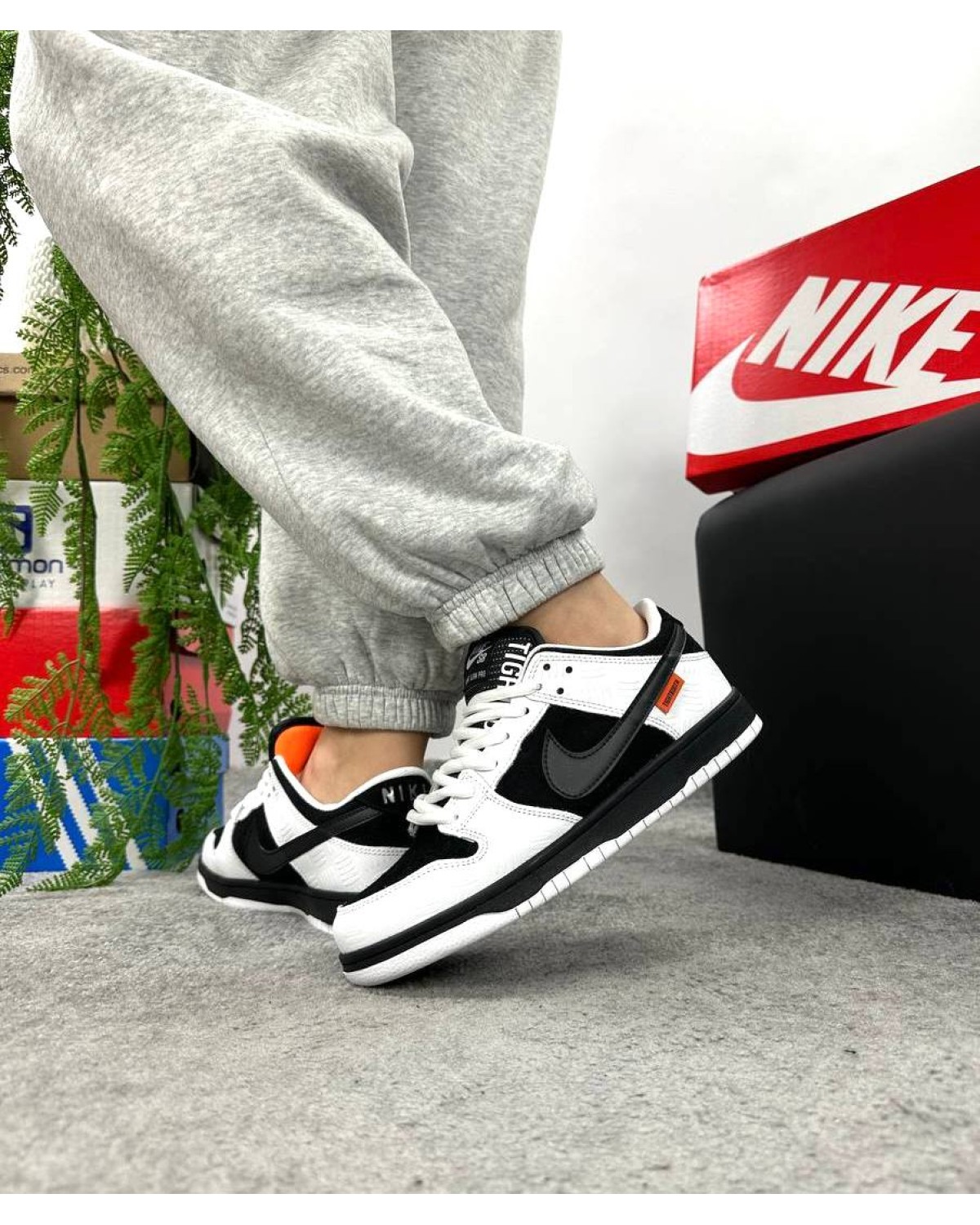 Nike SB Dunk Low Tightbooth White Black