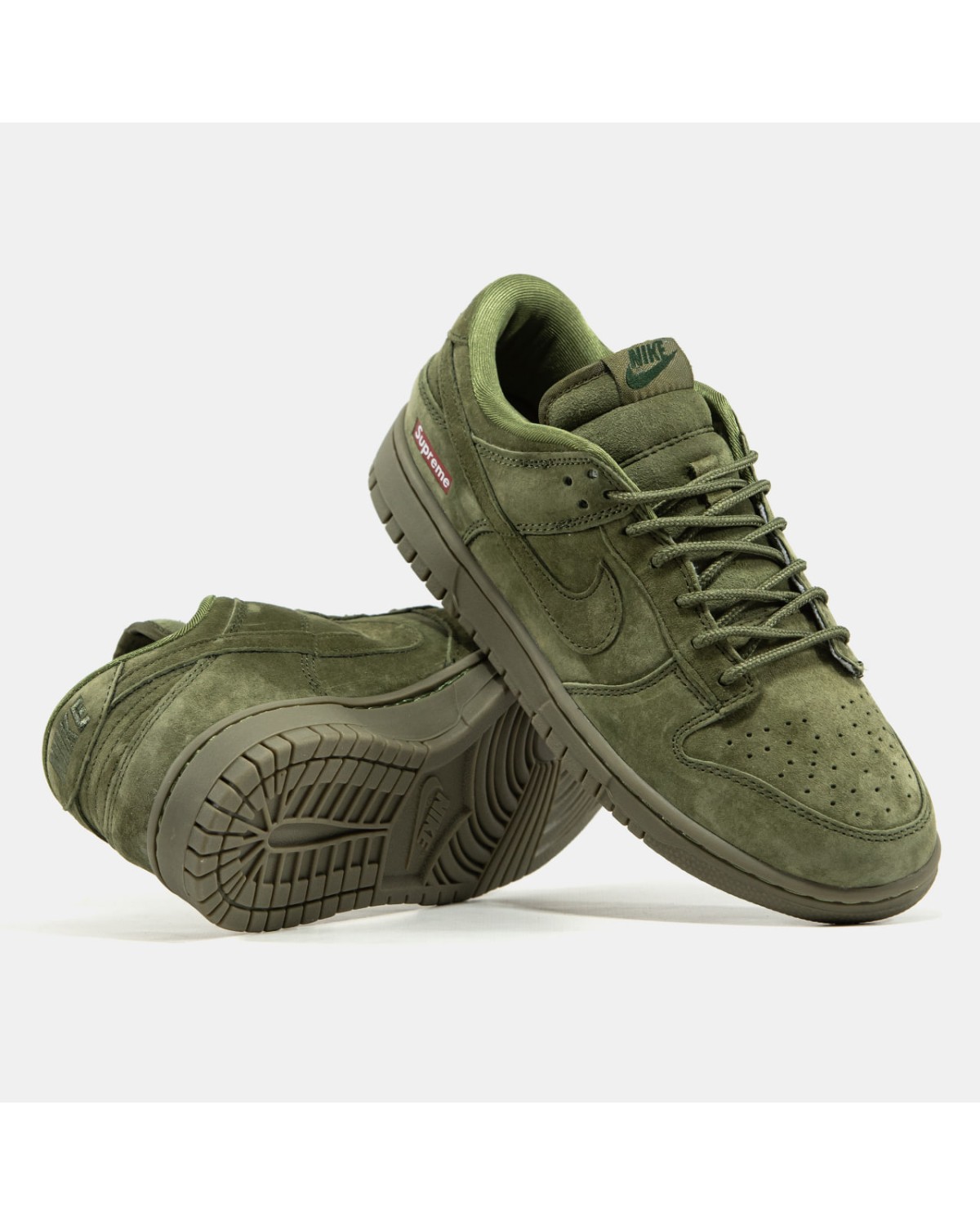 Nike SB Dunk Low x Supreme Nike SB Dunk Low x Supreme