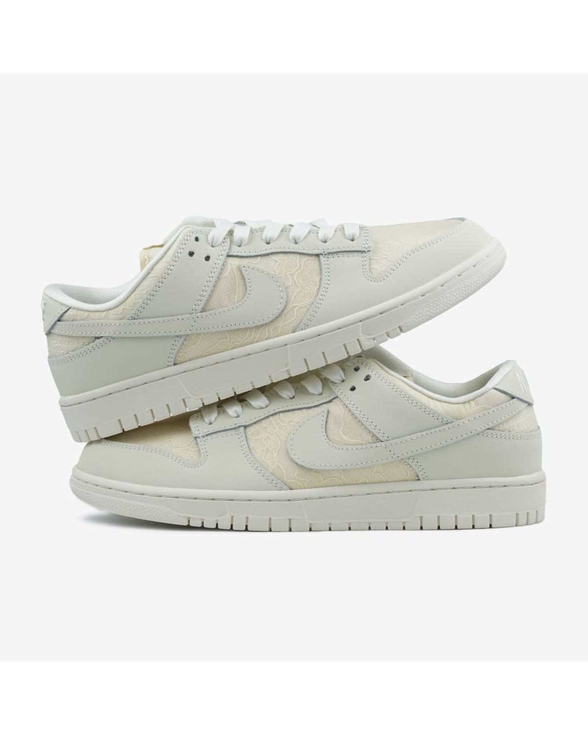 Nike SB Dunk Low Lace Pack Regal Beige