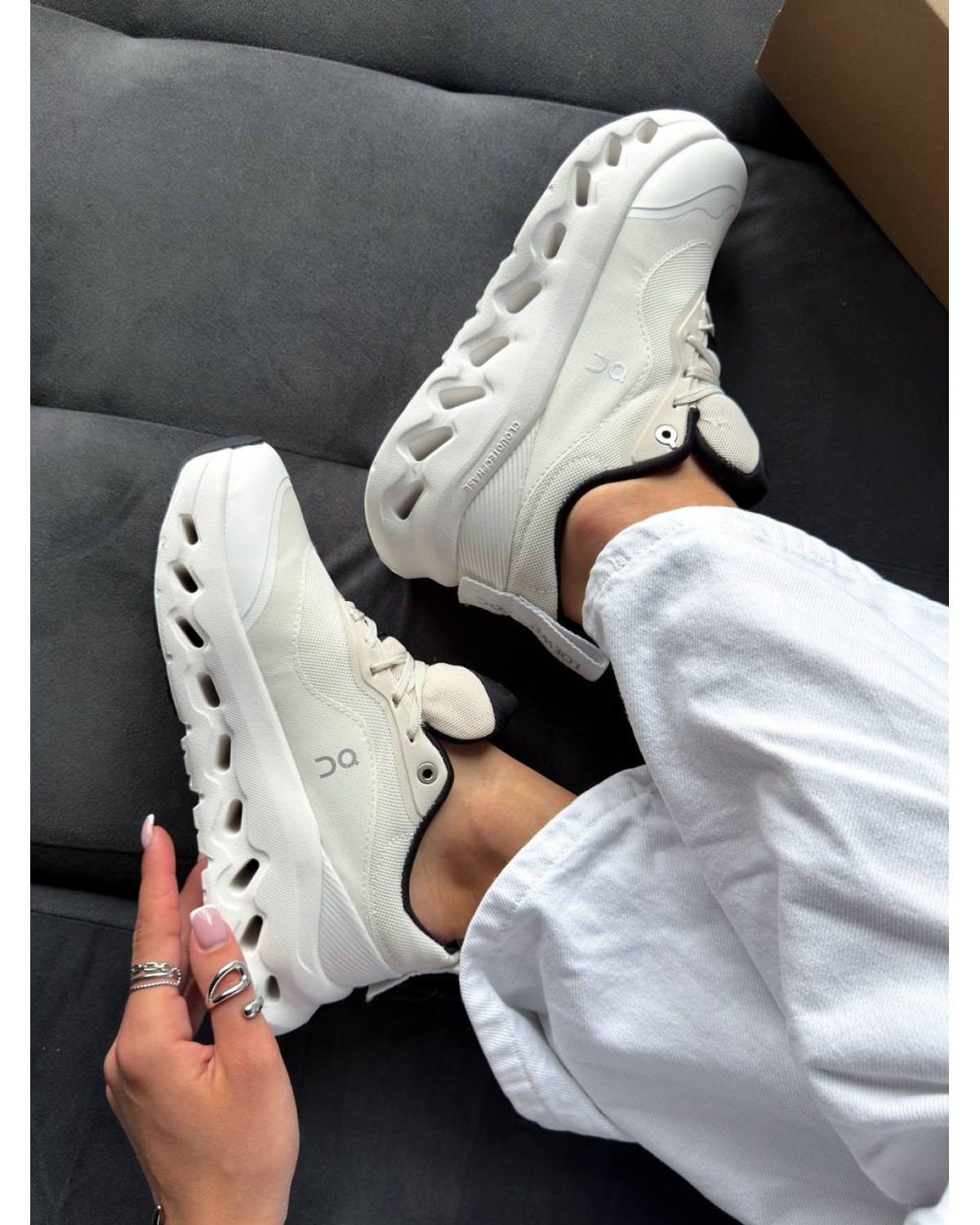 Loewe x ON Cloudtilt Sand White Loewe x ON Cloudtilt Sand White