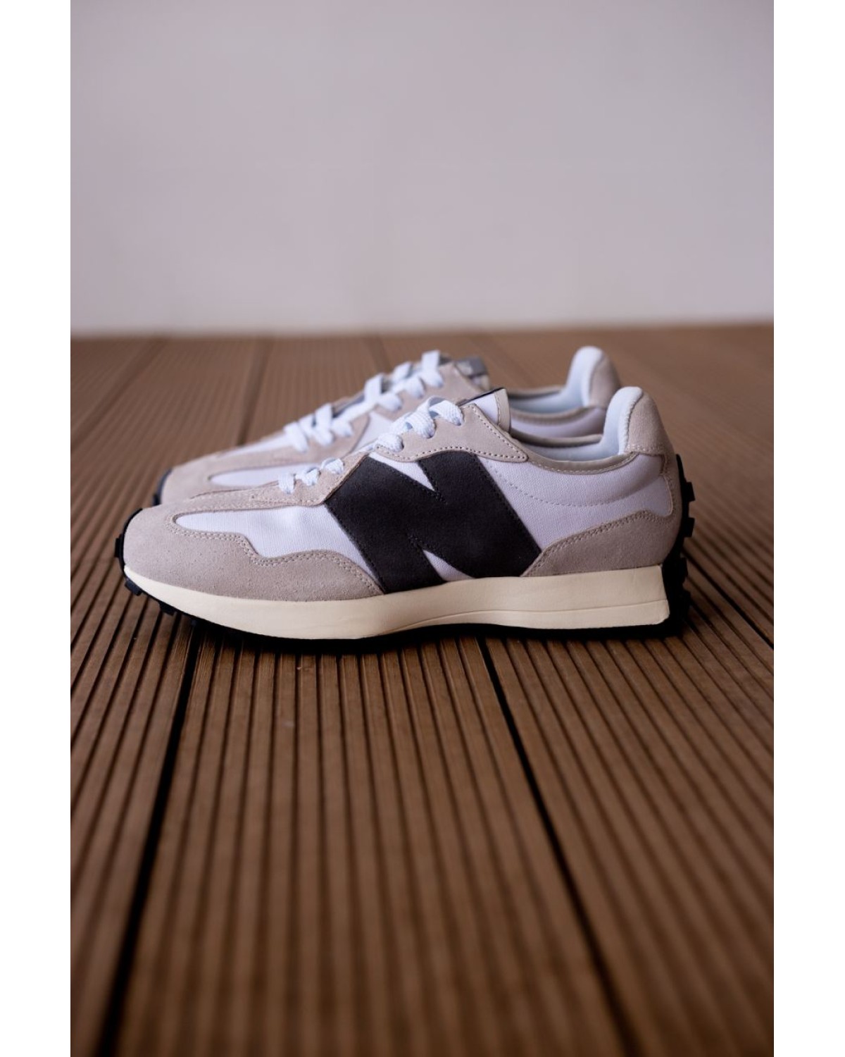 New Balance 327 White/Black/Grey