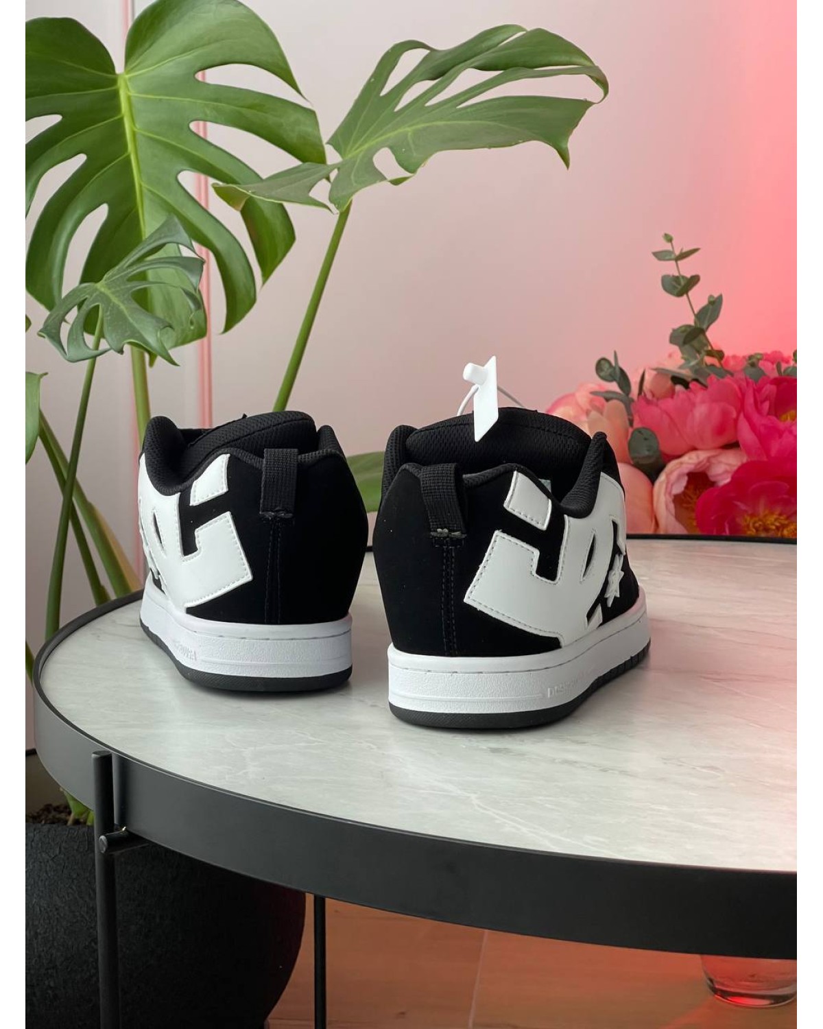 DC Court Graffik 300529