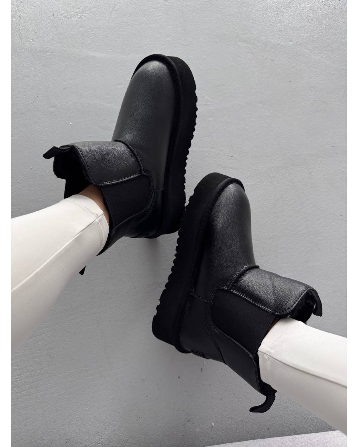 Ugg Chelsea Black Leather Ugg Chelsea Black Leather