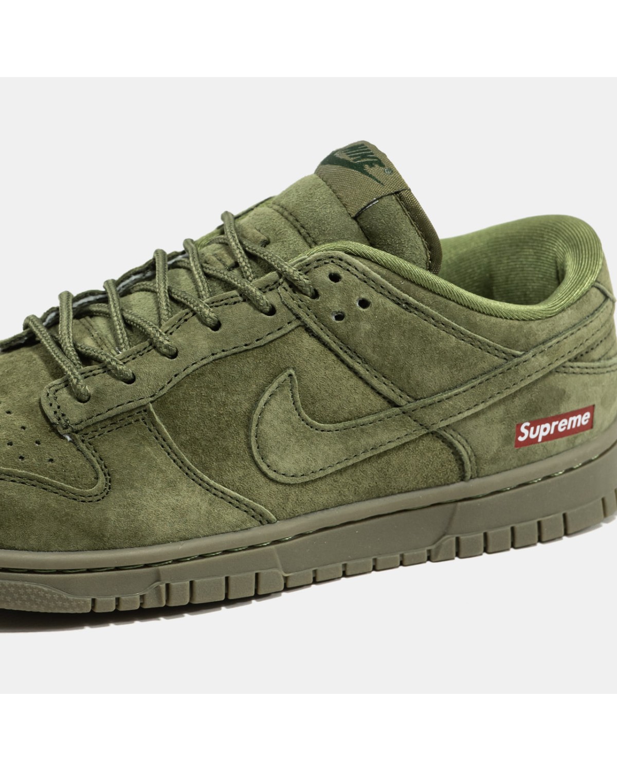 Nike SB Dunk Low x Supreme Nike SB Dunk Low x Supreme