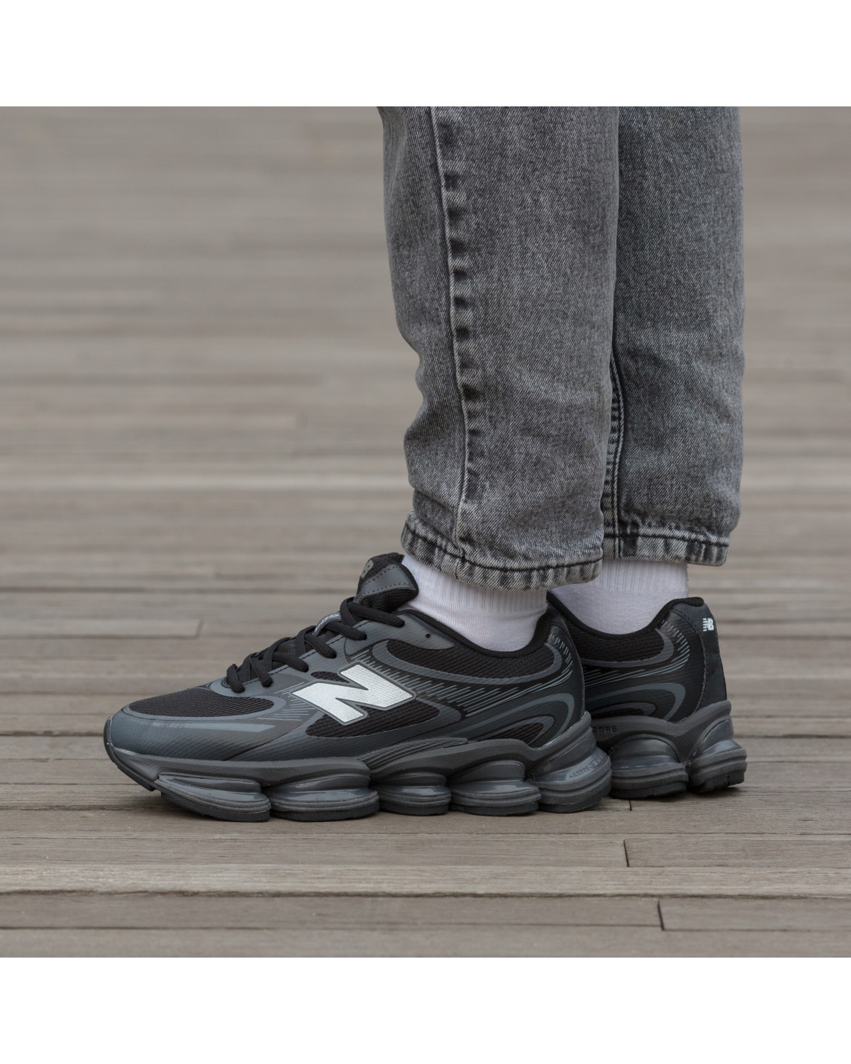 New Balance 2000 Black Grey