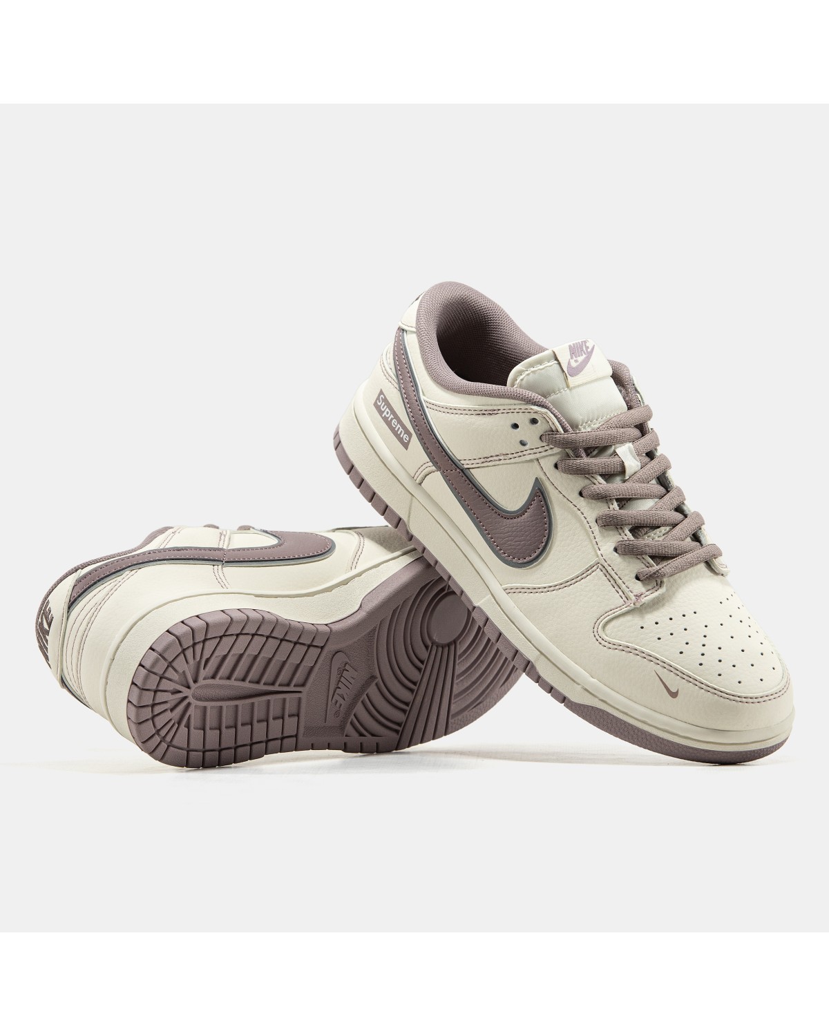 Nike SB Dunk Low x Supreme